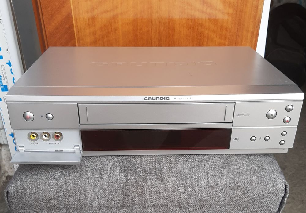 Vând videorecorder grundig în stare bună