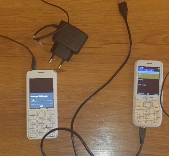 Работещи телефони, стари модели и различни зарядни устройства