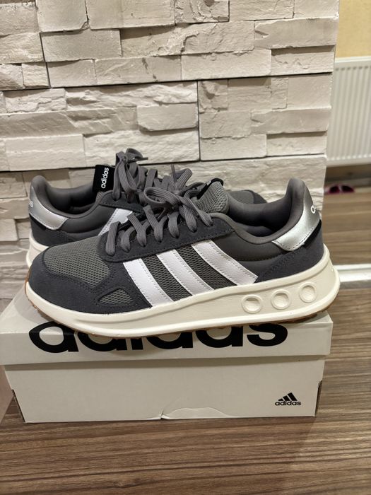 Оригинални маратонки adidas, 41.5 номер
