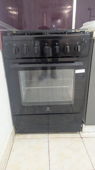 Cuptor pe gaz și aragaz Electrolux
