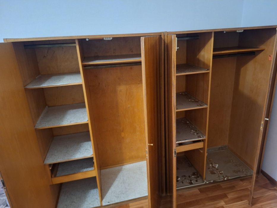 Продам два шифоньера