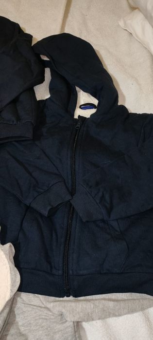 Hanorace și pantaloni