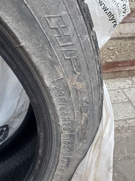 Продам два баллона Maxis 235/55 20