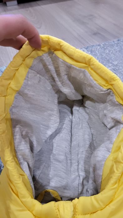 Продавам детско жълто елече LC Waikiki