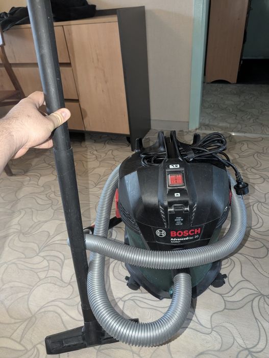 Строительный  пылесос Bosch AdvancedVac 20