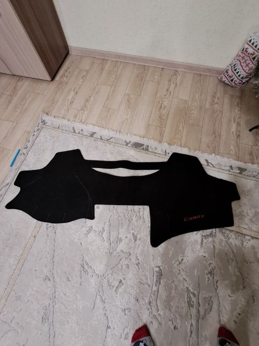Накидка на панель камри 40