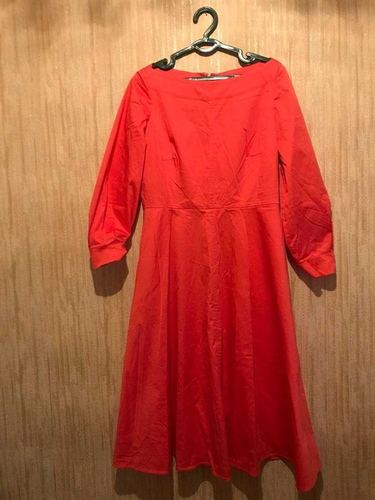 Продается платье нарядное стильное