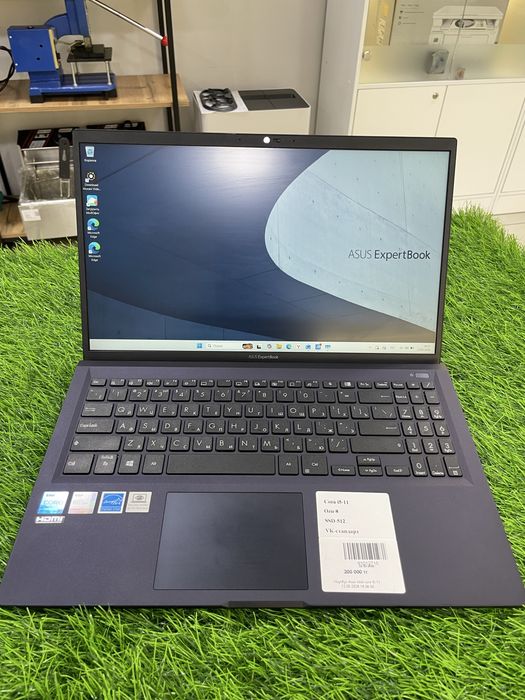 Asus Expertbook.