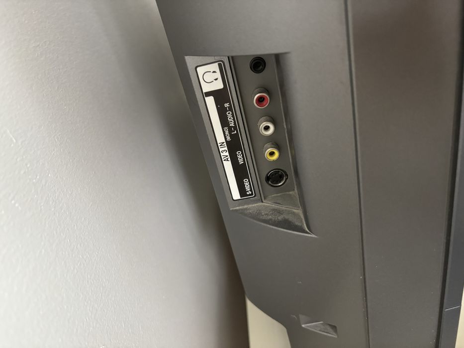 Телевизор почти новый