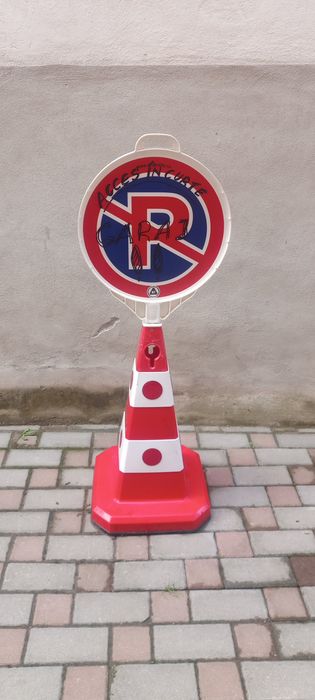 Vind indicator " Parcarea interzisa" stare ca noua!