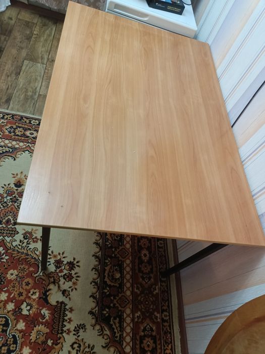 Продам стол кухонный 120*80