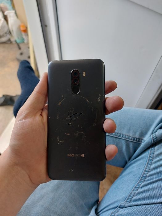 Смартфон Xiaomi Poco F1