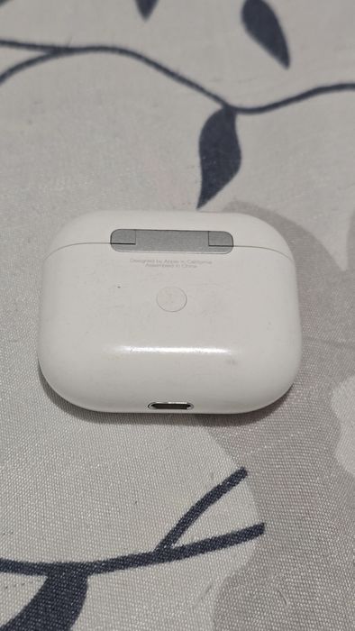 продается airpods-3