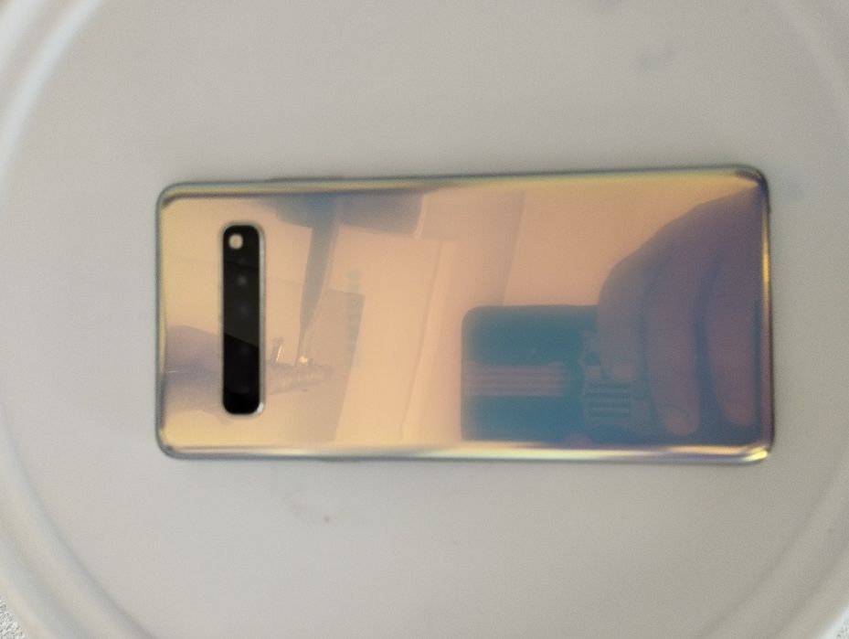 Продаётся Samsung S10 plus 5g в идеальном состояние