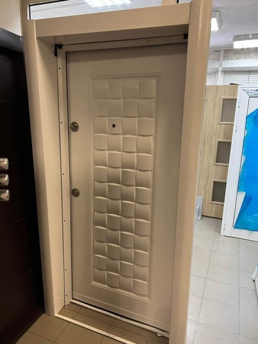 Евтини Блиндирани врати