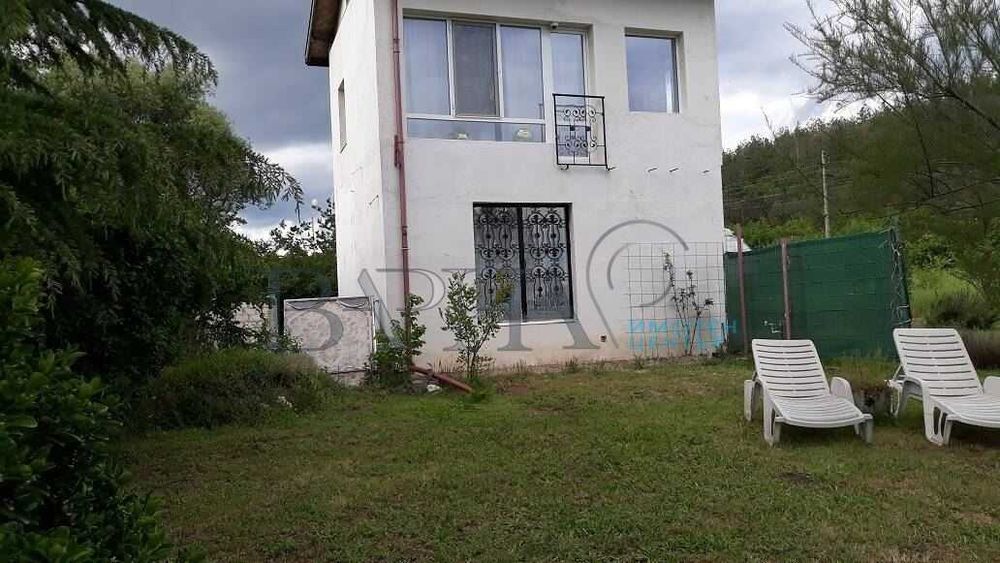 Къща с 4500кв. двор в с. Припек