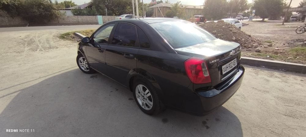 Lasetti 1.8 srochna sotiladi