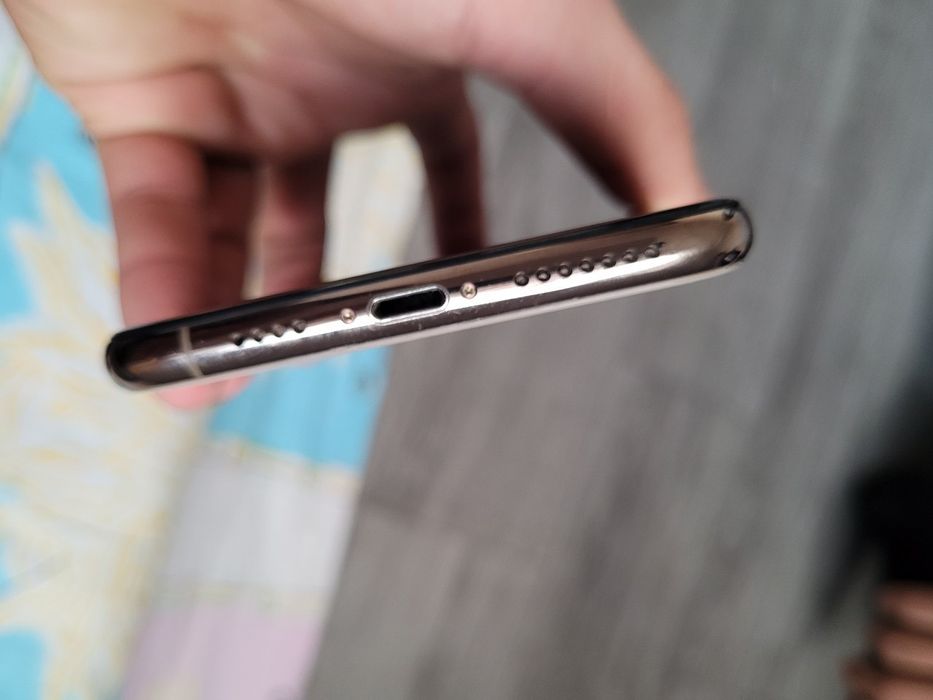 Iphone xs max sotiladi srochna