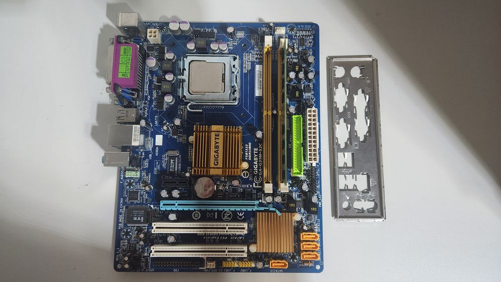 Комплект процессор + мать + ОЗУ на LGA 775 для ретросборок