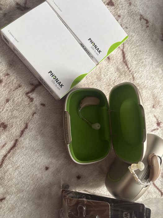 слуховой аппарат,2 за цену 1!