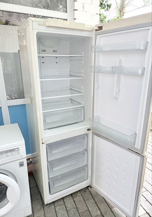 Продам Холодильник с Машинкой
