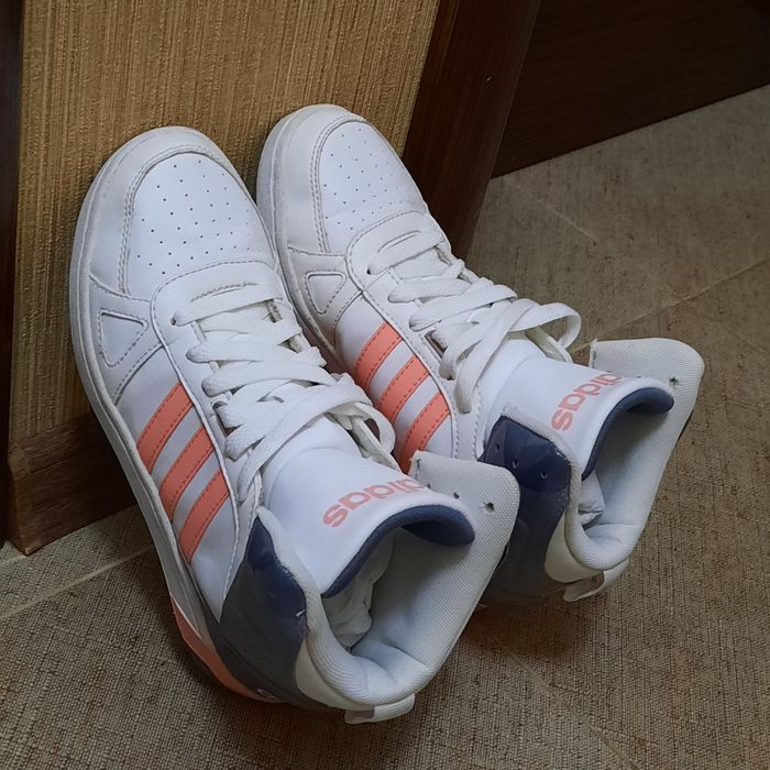 Дамски спортни обувки