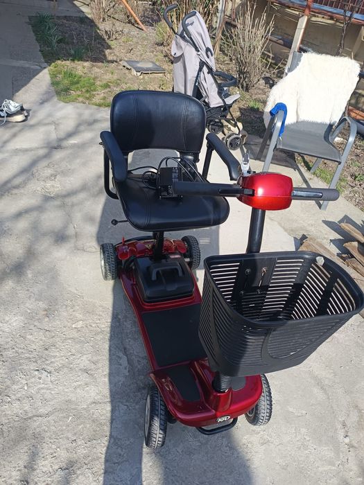 Vând Scuter Cărucior Electric pentru persoane cu dizabilități