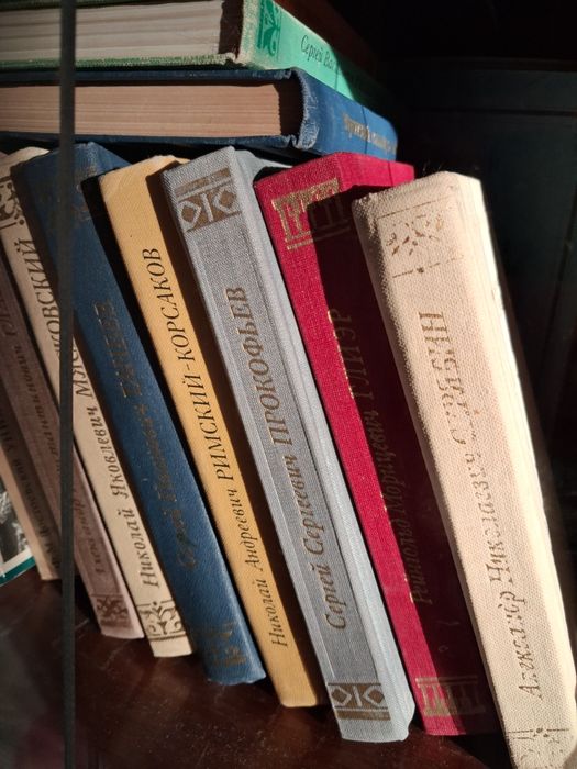 Книги, собрание сочинений, в том числе о композиторах.Красивый перепле