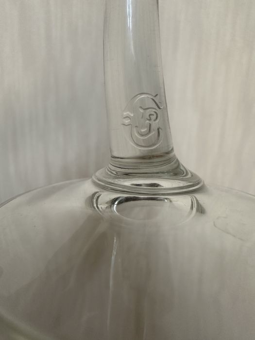 Винтажные бокалы для шампанского J P Chenet с изогнутой ножкой.