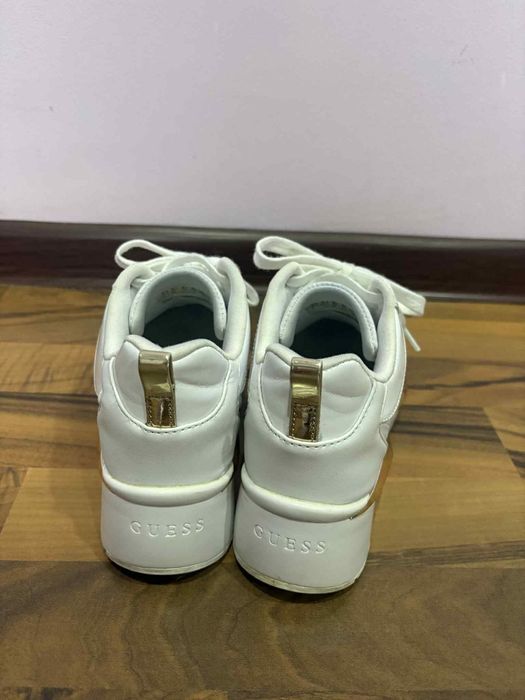 Маратонки Guests