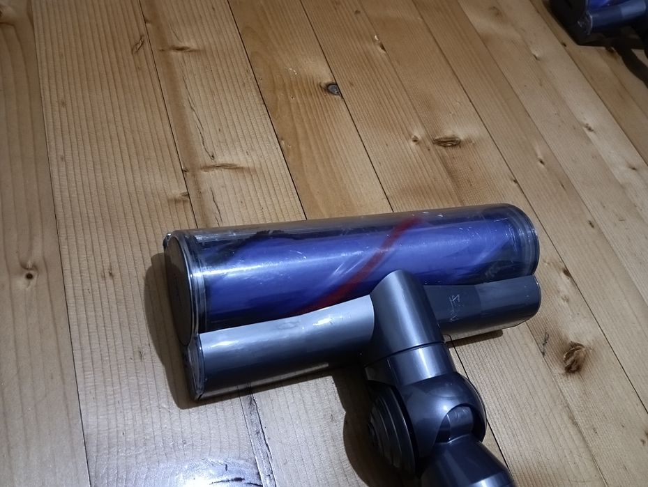 Отлична безжична Dyson V8 прахосмукачка с нова батерия и аксесоари