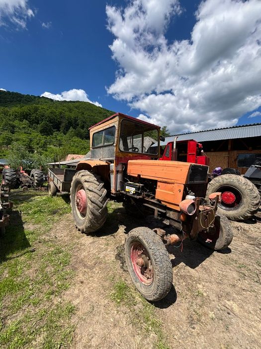 Vând tractorist și remorca basculabila