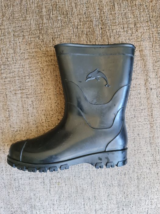 Продам резиновые сапоги . Детские