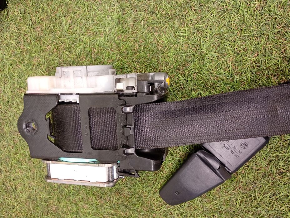 Centuri siguranță fata Audi A4 B8