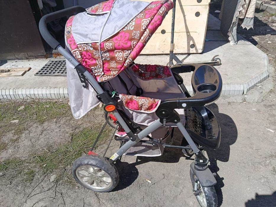Продам коляску для девочки