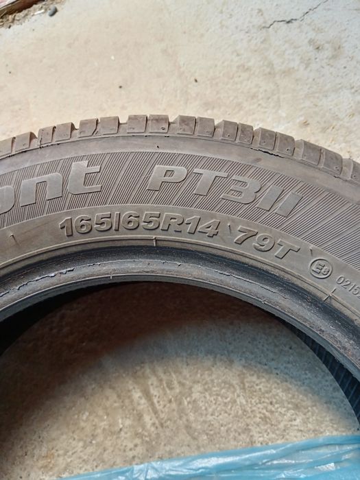 Vând cauciucuri pe 14