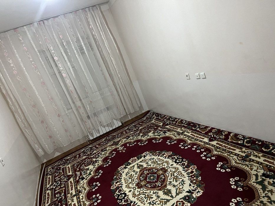 Olmaliq shaharda G'ishtli Dom oydinga Bozori Qoqon Bozoriga 300metr