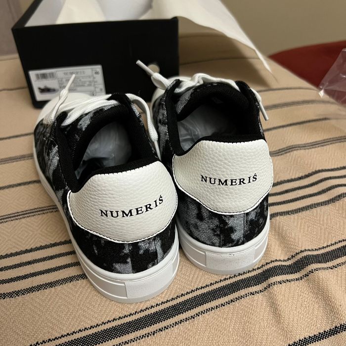 Продам кроссовки