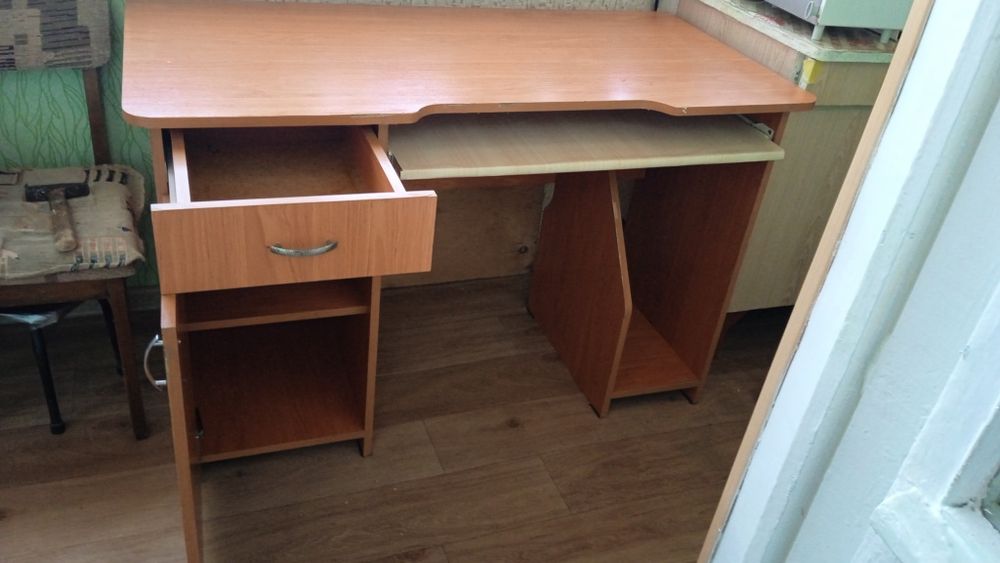 Стол письменный, компьютерный