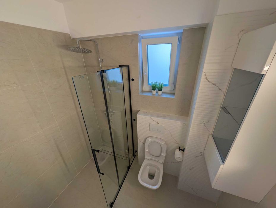 Apartament cu 3 camere , prima inchiriere