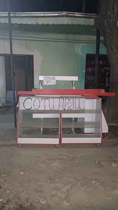 Do'kon  

vitrina va polkalar - Bozor narxidan arz