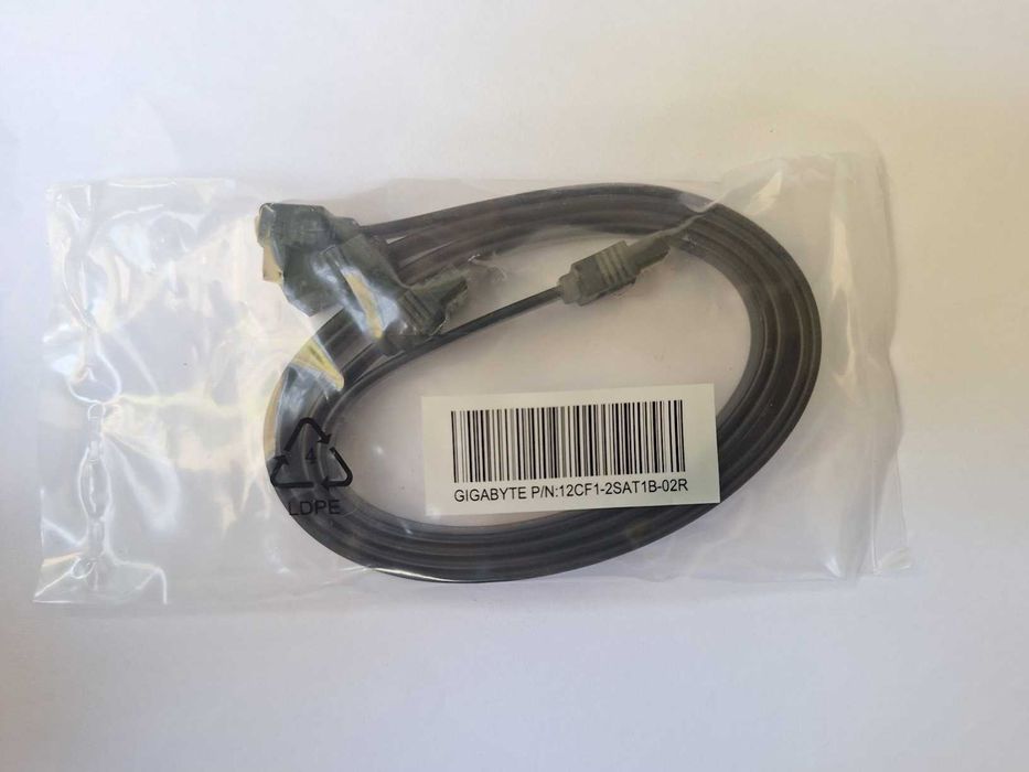 Нови SATA кабели - Gigabyte SATA III, 6Gb/s, P/N:12CF1-2SAT1B-01R