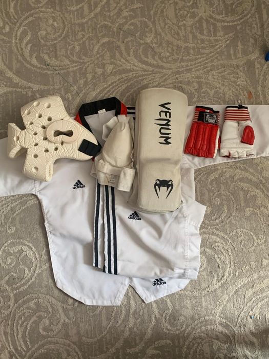 Шлем, перчатки, щитки,  перчатки