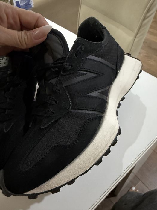 New Balance 327