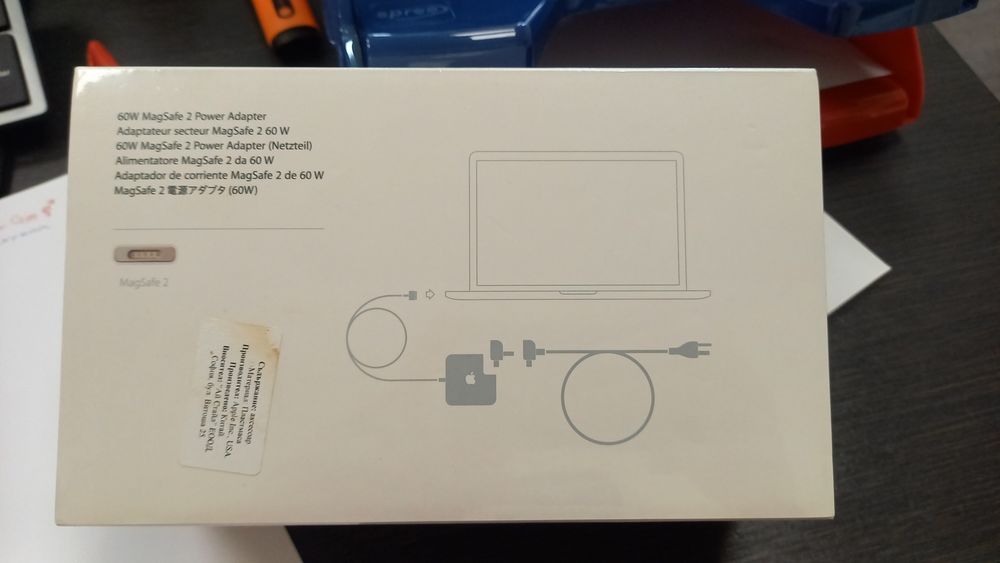 Оригинално  захранване за MacBook