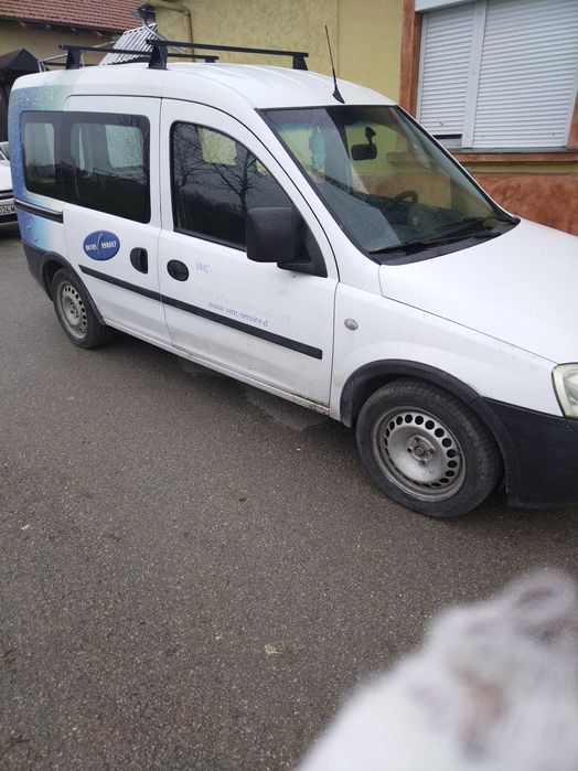 Продава се на части