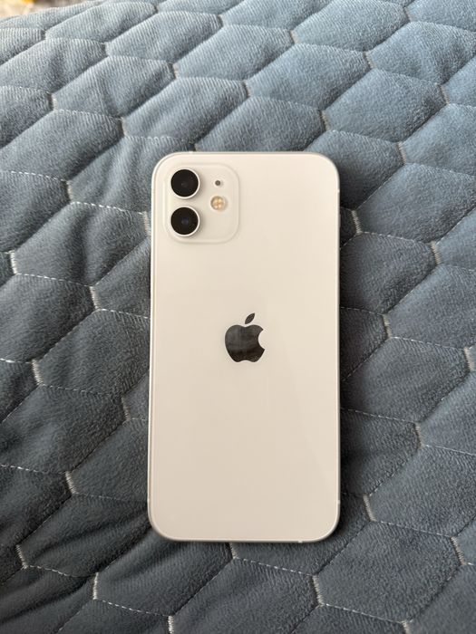 Продам айфон 12 на 64 гб