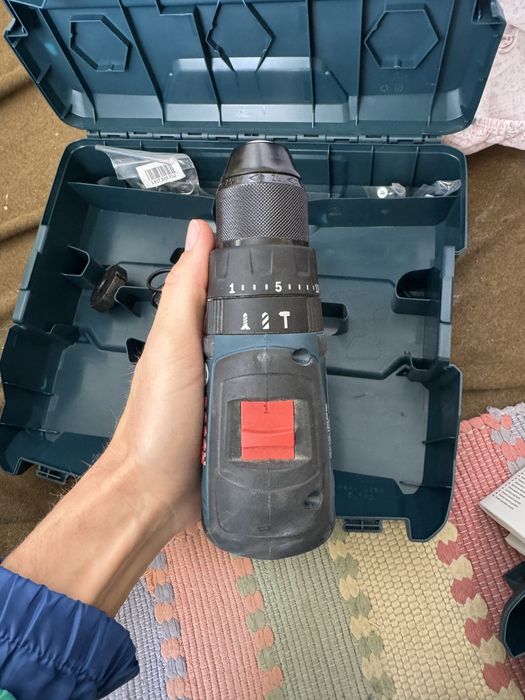 Filetantă / mașină de găurit Bosch Brushless GSB 18V-55 aproape nouă, stare impecabilă