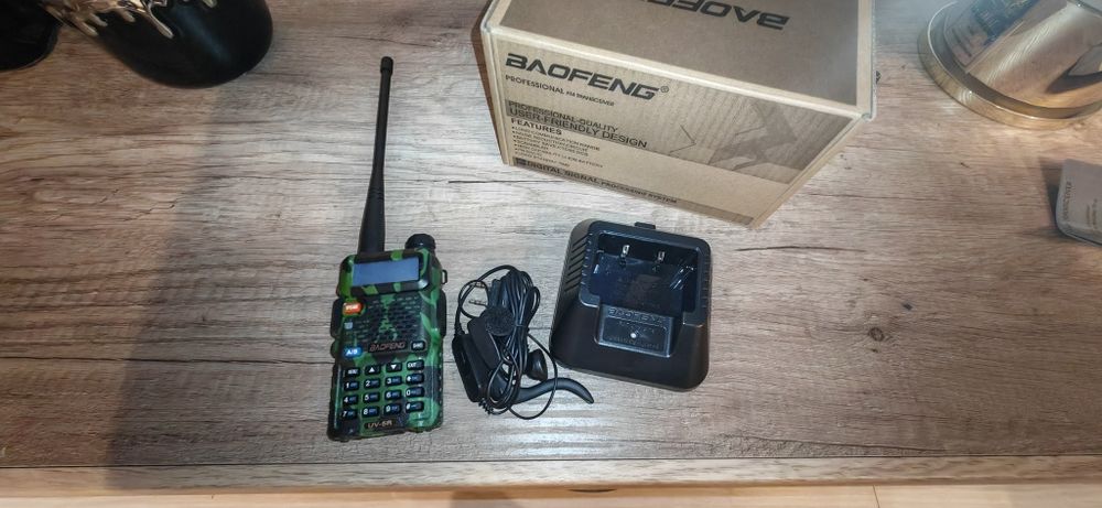 Baofeng UV-5R, nou, la cutie