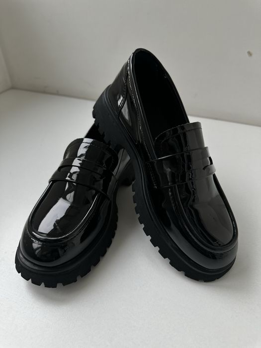 Лаковые лоферы, размер 37